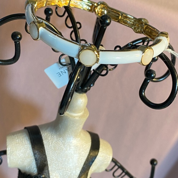 NWT MARSHMALLOW HAND PAINTED WHITE ENAMEL STRETCHY BRACELET WITH NUDE CRYSTAL - Picture 13 of 14